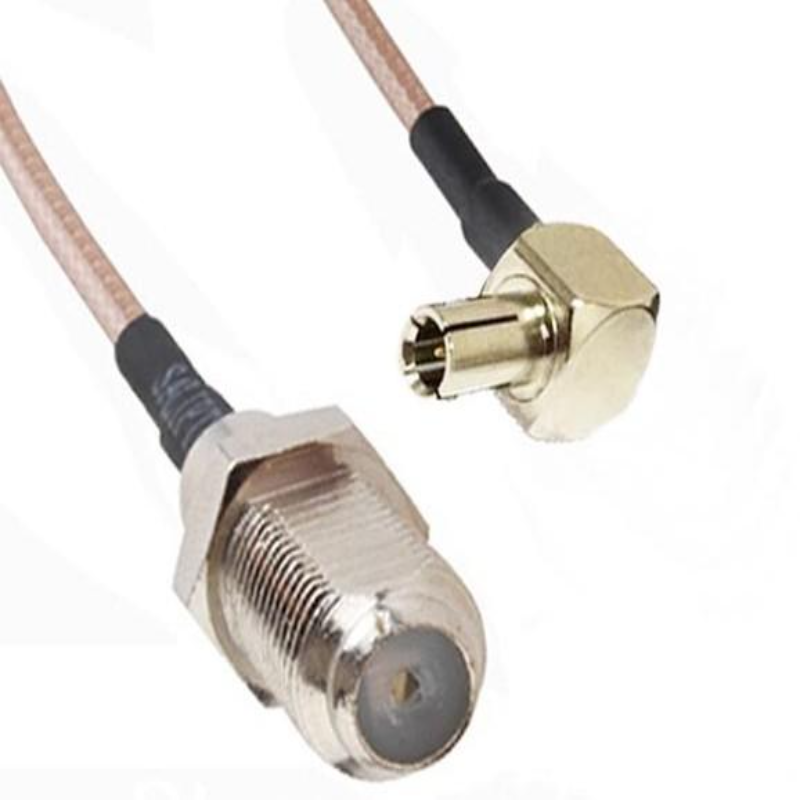 Пигтейл TS9(male) – F(female) (золотой) на белом фоне