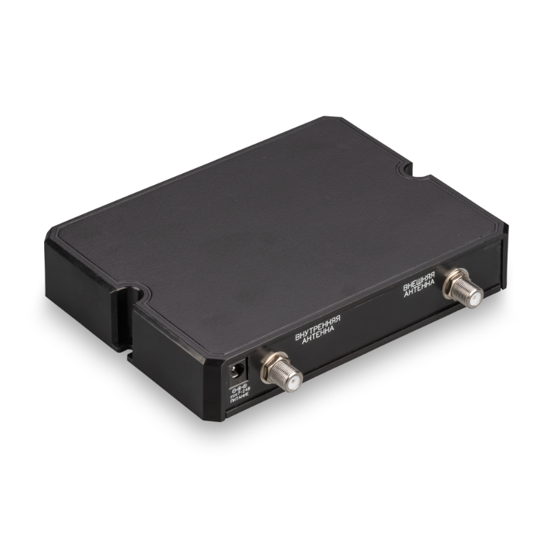 Трехдиапазонный репитер KROKS RK900/1800/2100-55 на белом фоне