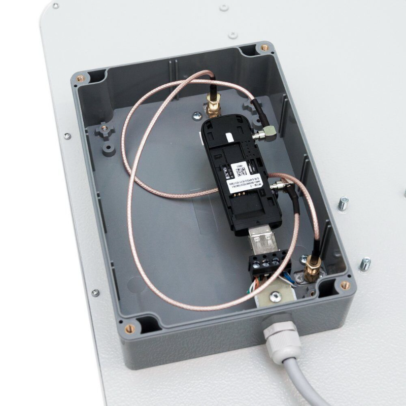 Антенна с USB-боксом 15 дБ на белом фоне