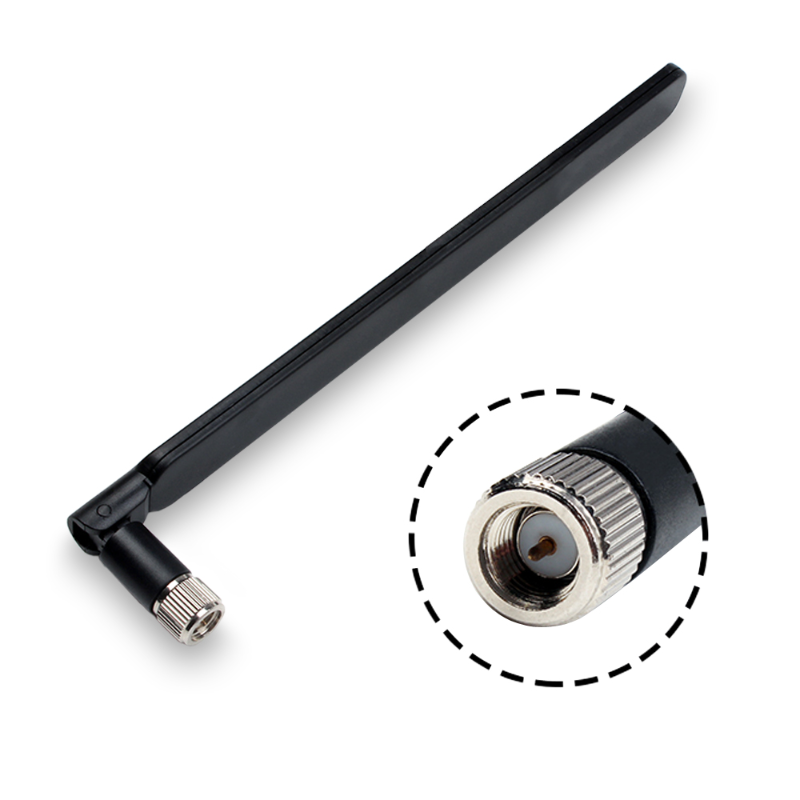 Широкополосная штыревая 3G/4G антенна KROKS KC5-800-2700 SMA на белом фоне