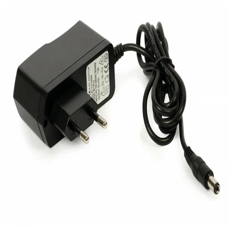 Блок питания 12v 1.5a (без коробки) на белом фоне