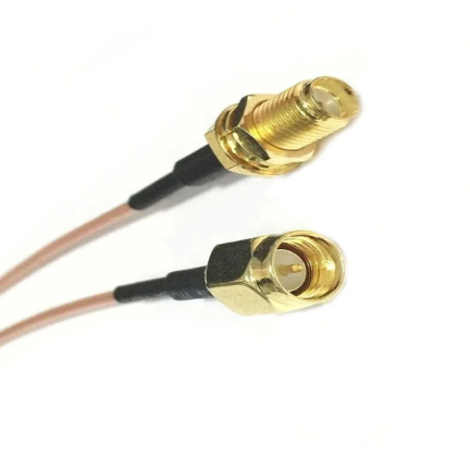 Пигтейл SMA(female) – SMA(male) 250 мм на белом фоне