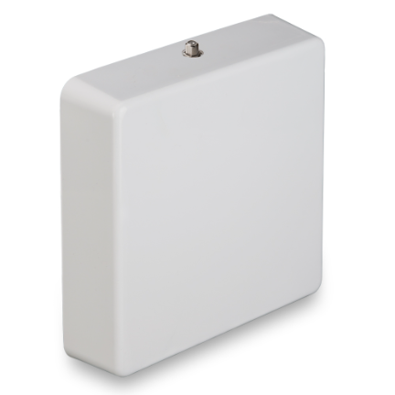Широкополосная антенна KROKS KP10-800/2100W на белом фоне