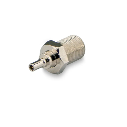 Переходник CRC9(male) – F(female) на белом фоне