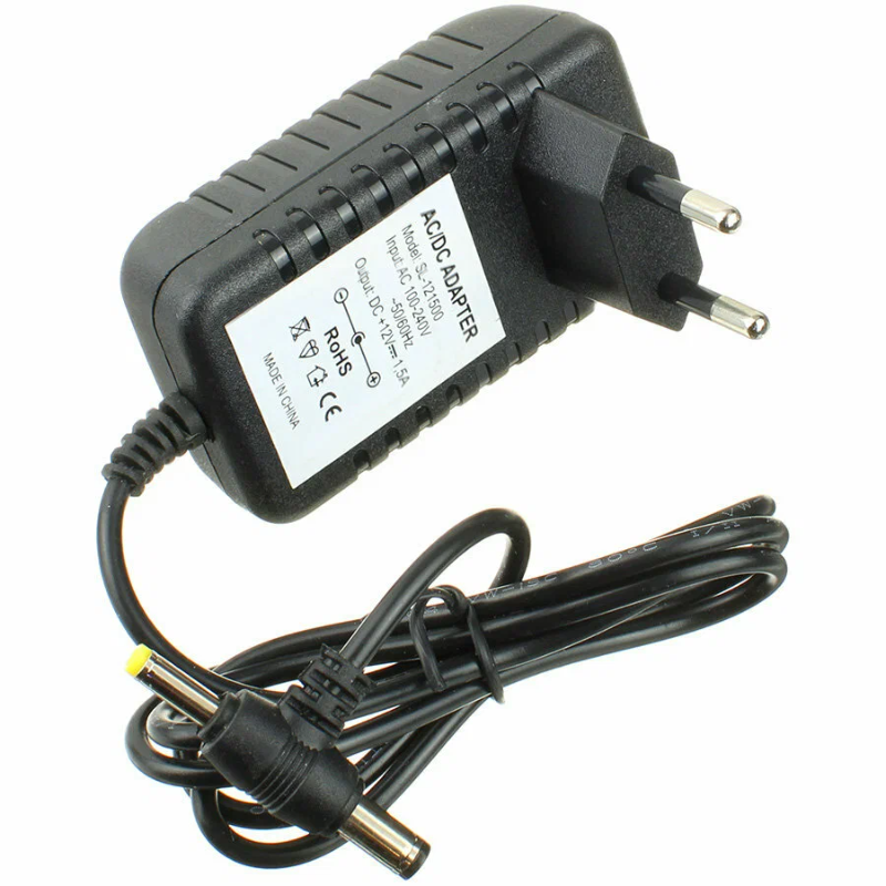Блок питания 12v 1.5a (без коробки) на белом фоне