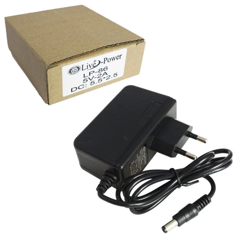 Блок питания Live-Power LP-86 (5V; 2А; DC-штекер 5,5×2,5 мм) на белом фоне