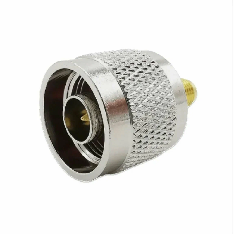Переходник SN-321 SMA(female) – N(male) на белом фоне