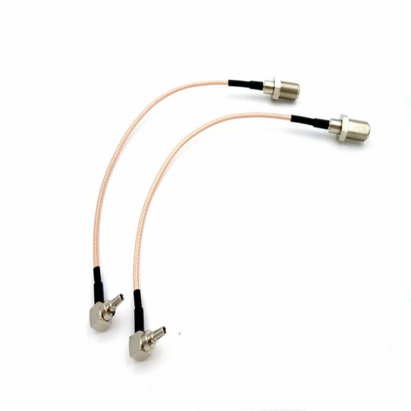 Пигтейл CRC9(male) – F(female) на белом фоне