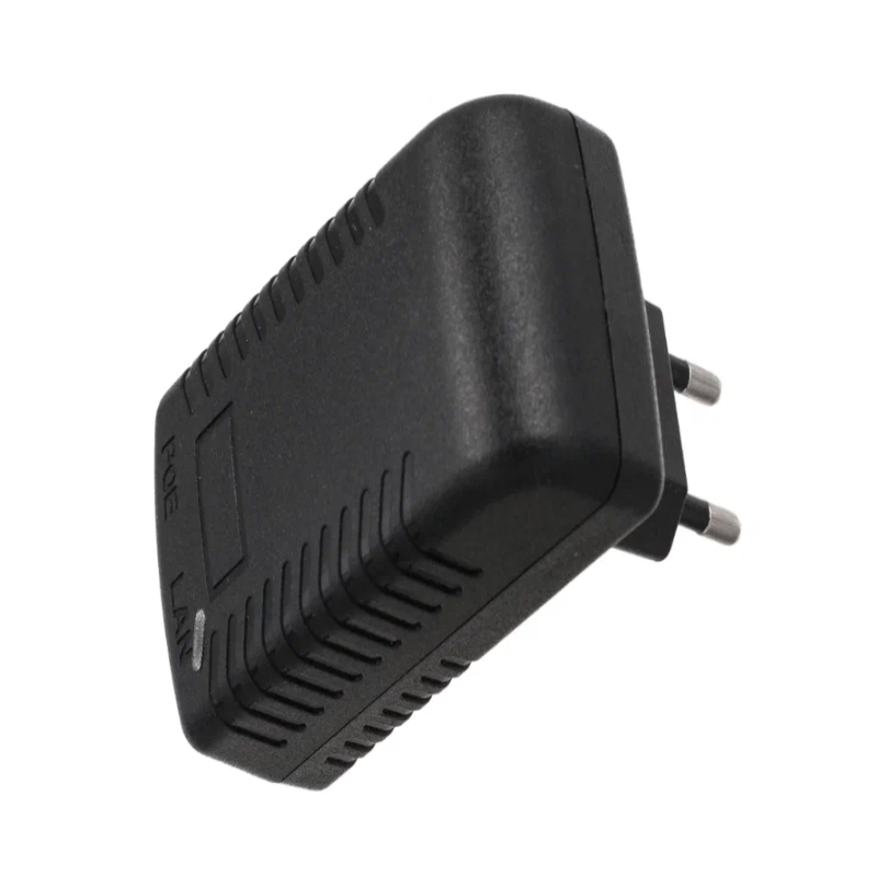Инжектор питания PoE XLY-2401 24В 0,6A на белом фоне