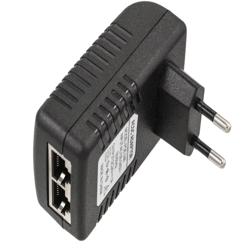 Инжектор питания PoE XLY-2401 24В 0,6A на белом фоне
