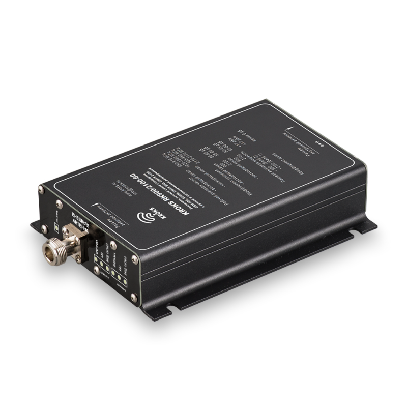 Двухдиапазонный репитер KROKS RK900/2100-60 на белом фоне