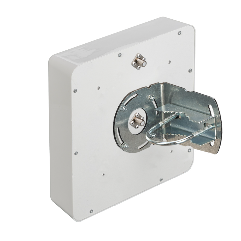 Антенна MIMO 2x2 14 dBi (1800–2600 МГц) на белом фоне