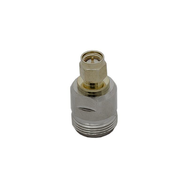 Переходник SN-312 N(female) – SMA(male) на белом фоне