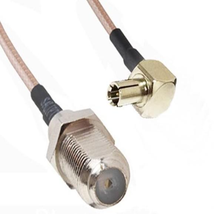 Пигтейл TS9(male) – F(female) (золотой) на белом фоне