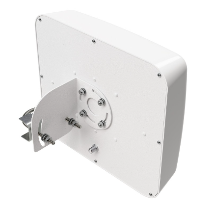 Антенна BAS-2337-F Flat (800/1800–2700 МГц) на белом фоне
