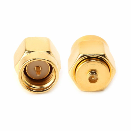 Переходник U.Fl(male) – SMA(male) на белом фоне