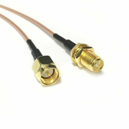 Пигтейл SMA(male) – F(female) на белом фоне