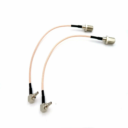 Пигтейл CRC9(male) – F(female) на белом фоне