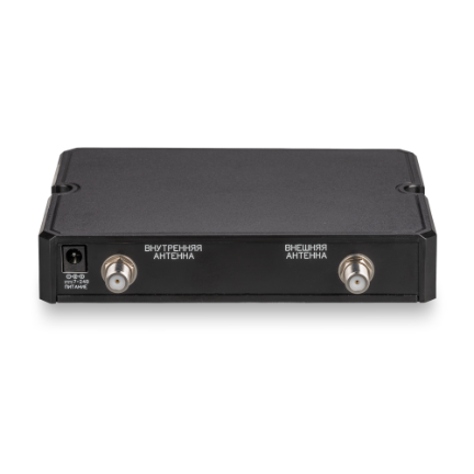 Трехдиапазонный репитер KROKS RK900/1800/2100-55 на белом фоне
