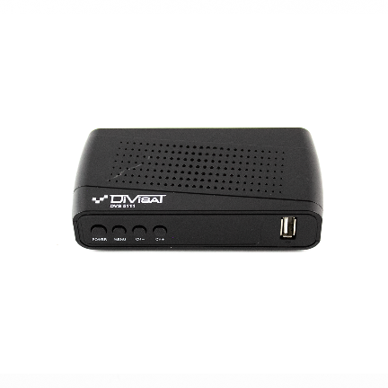 Цифровой ресивер DIVISAT DVS 5111 (DVB-T/T2/C) на белом фоне